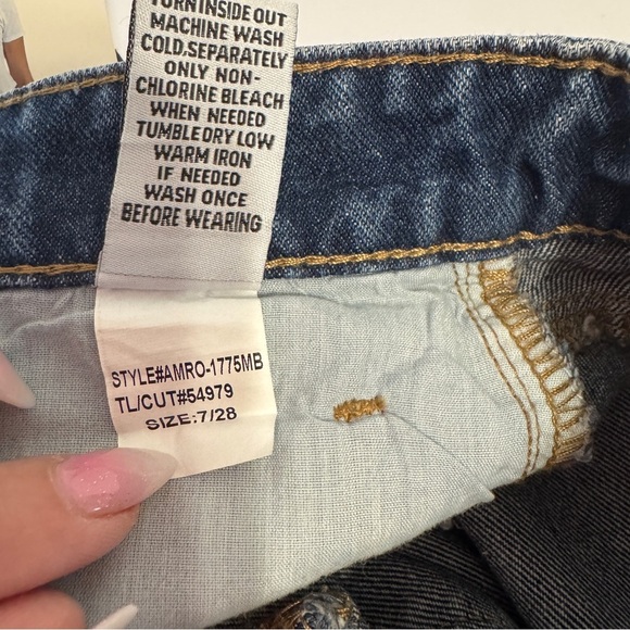 Ashley Mason Barrel Jeans Women’s Sz 7/28 Blue High Rise Wide Leg Raw Hem Denim - Picture 11 of 14